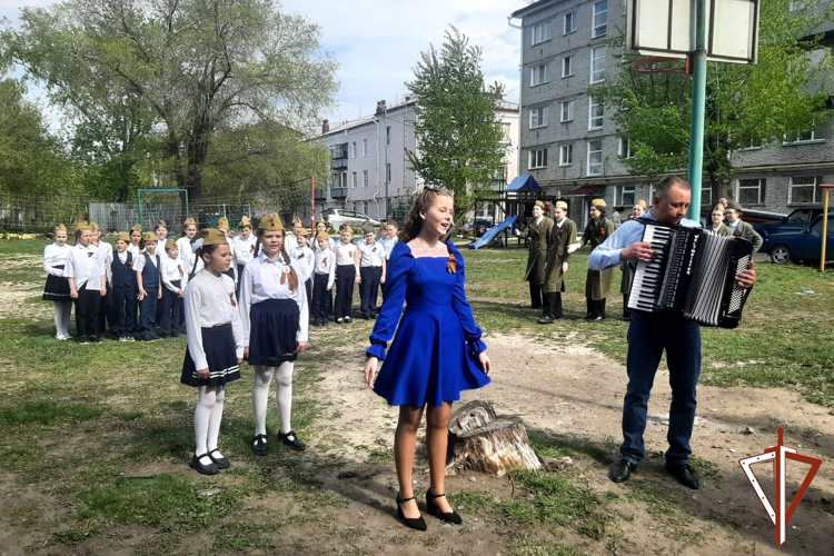Ветеранов Великой Отечественной войны поздравили с Днем Победы росгвардейцы в Зауралье