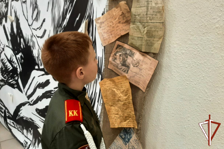 Посвященную Великой Отечественной войне выставку посетили кадеты Росгвардии в Кургане