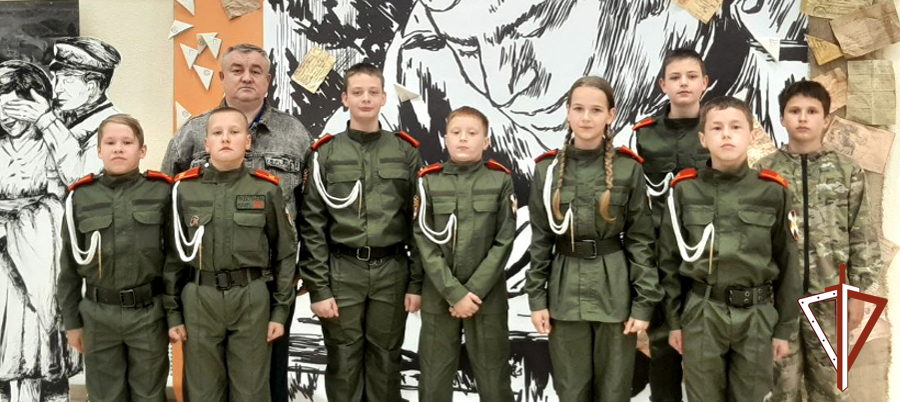Посвященную Великой Отечественной войне выставку посетили кадеты Росгвардии в Кургане