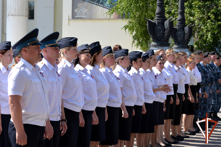 Начальник курганского управления Росгвардии поздравил судебных приставов региона с принятием присяги