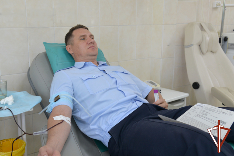К Всемирному дню донора росгвардейцы сдали кровь для нужд медучреждений Курганской области