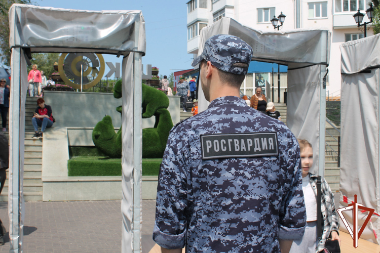 Безопасность массовых мероприятий в Зауралье обеспечили росгвардейцы