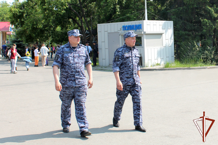 Безопасность массовых мероприятий в Зауралье обеспечили росгвардейцы