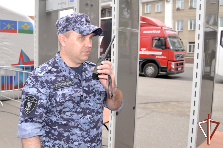 Росгвардейцы обеспечили безопасность празднования Дня России в Курганской области