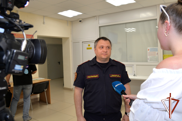 Офицер Росгвардии в эфире регионального телеканала напомнил зауральцам о правилах оборота оружия (видео)