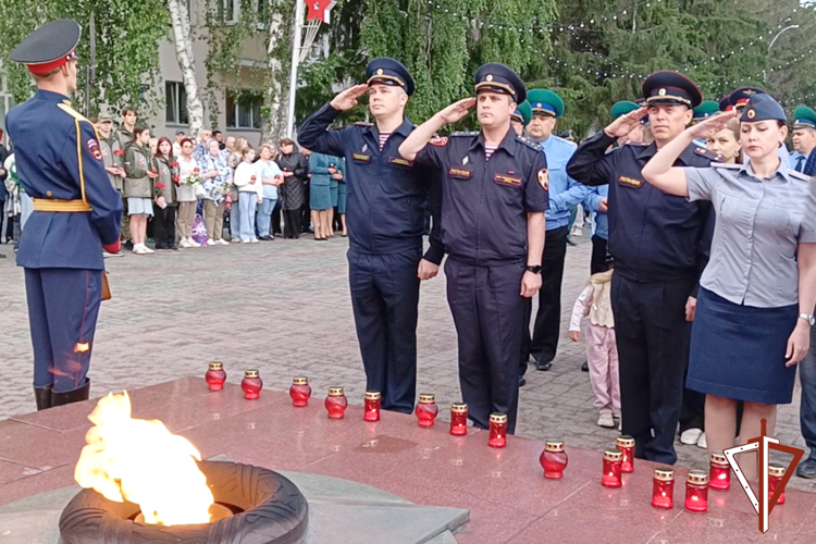 Представители Росгвардии в Зауралье поддержали Всероссийскую патриотическую акцию «Свеча памяти» (видео)