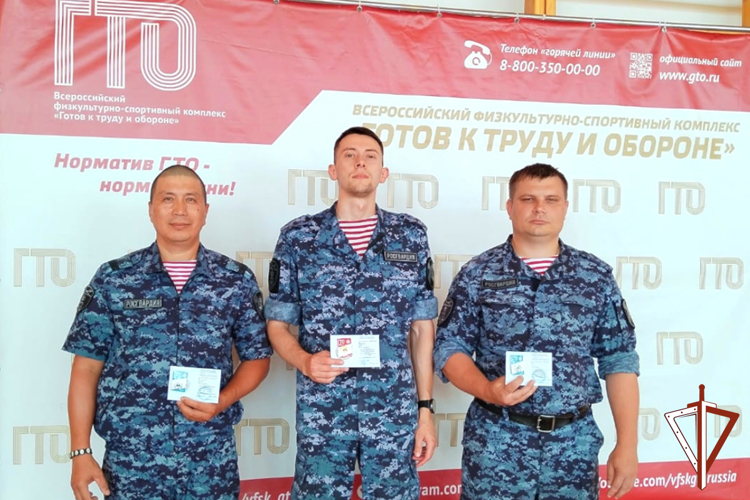 Знаки отличия «Готов к труду и обороне» вручили росгвардейцам в Зауралье