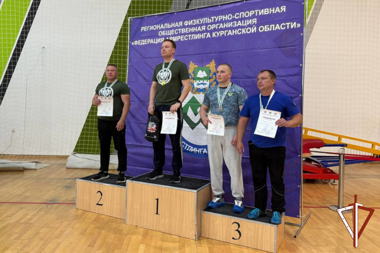 Сотрудники ОМОН Росгвардии одержали победу в областных соревнованиях по армрестлингу