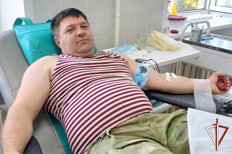 К донорской акции «От сердца к сердцу» присоединились росгвардейцы в Кургане 