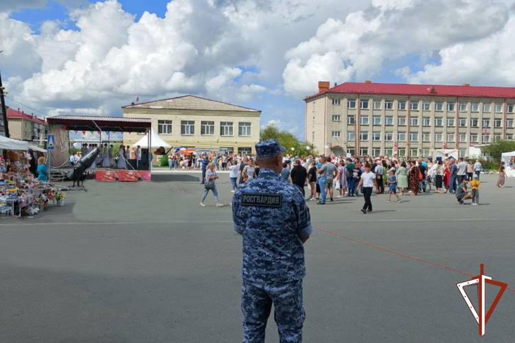 Общественный порядок на праздничных мероприятиях в Курганской области обеспечили сотрудники Росгвардии
