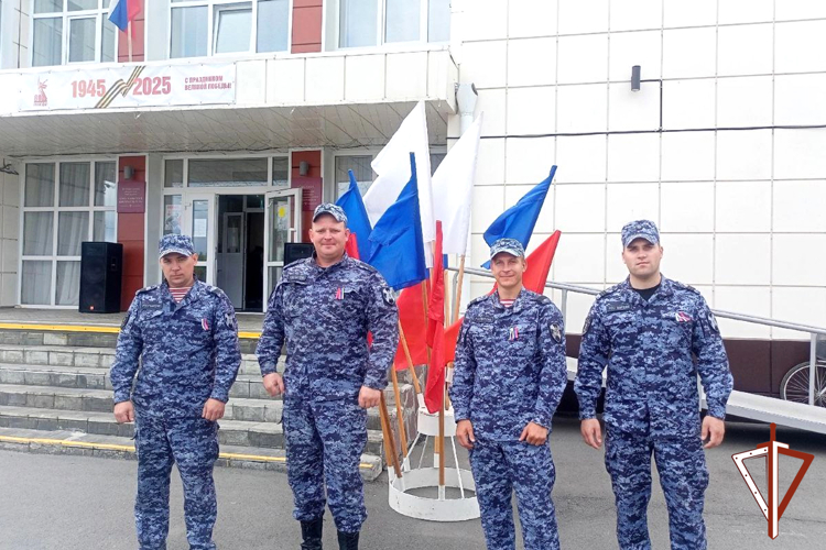 Росгвардейцы обеспечили правопорядок на праздничных мероприятиях и гастрофестивале в Курганской области