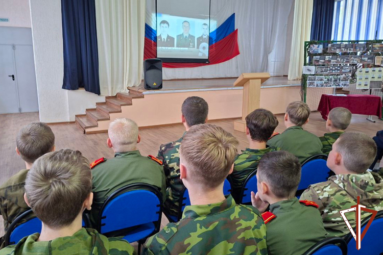 Вместе против террора: Росгвардия провела уроки мужества для курганских школьников