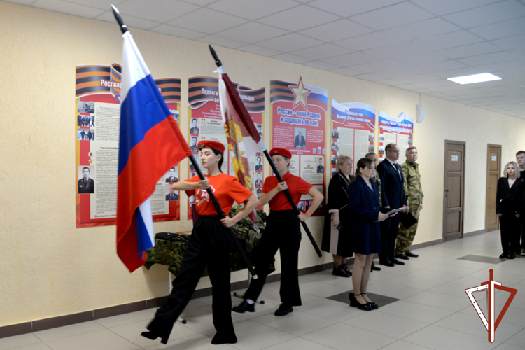 Вместе против террора: Росгвардия провела уроки мужества для курганских школьников