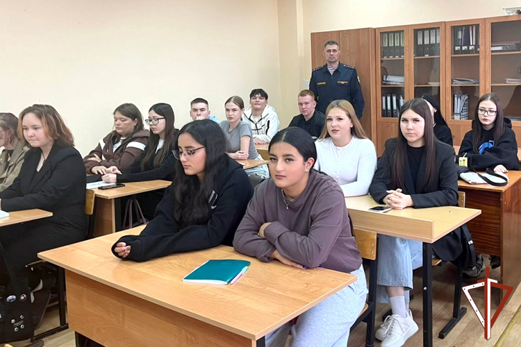 Вместе против террора: Росгвардия провела уроки мужества для курганских школьников