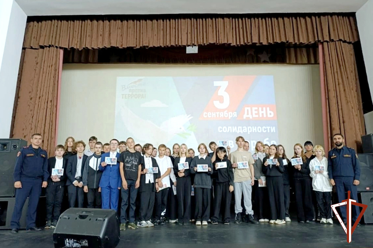 Вместе против террора: Росгвардия провела уроки мужества для курганских школьников