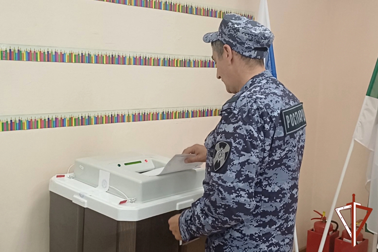 Росгвардия обеспечила безопасность Единого дня голосования в Курганской области (видео)