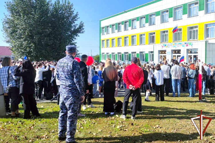 В День знаний росгвардейцы обеспечили правопорядок на праздничных мероприятиях в Курганской области