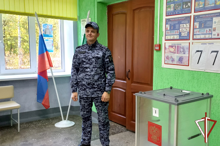 Росгвардия обеспечила безопасность Единого дня голосования в Курганской области (видео)