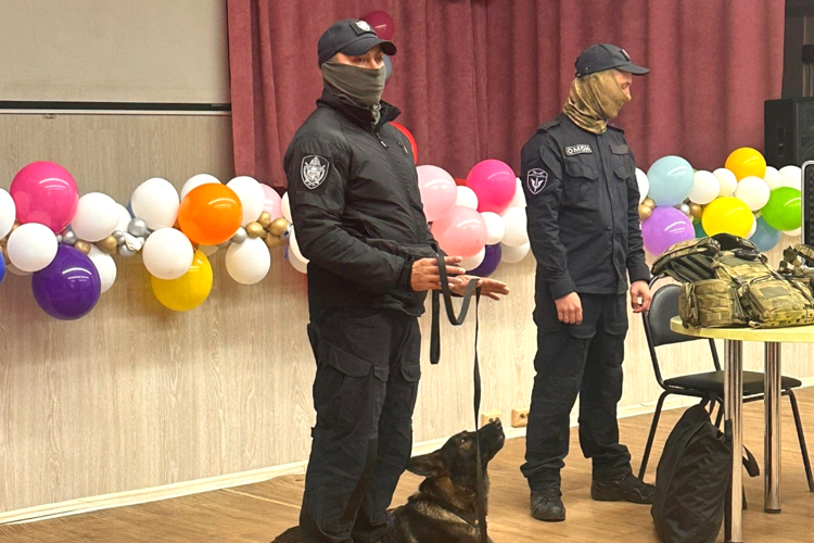 Патриотическую работу с подрастающим поколением продолжают росгвардейцы в Зауралье