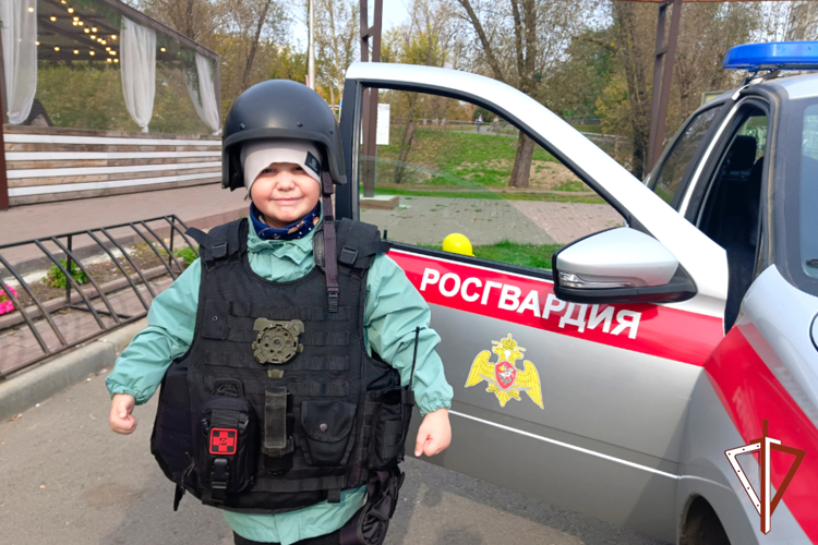 Профориентационные и патриотические мероприятия провели росгвардейцы в Зауралье