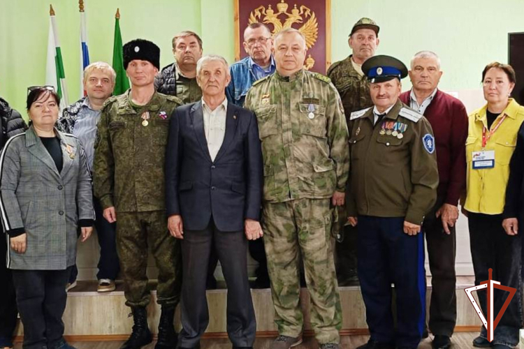 Патриотическую работу с подрастающим поколением продолжают росгвардейцы в Зауралье
