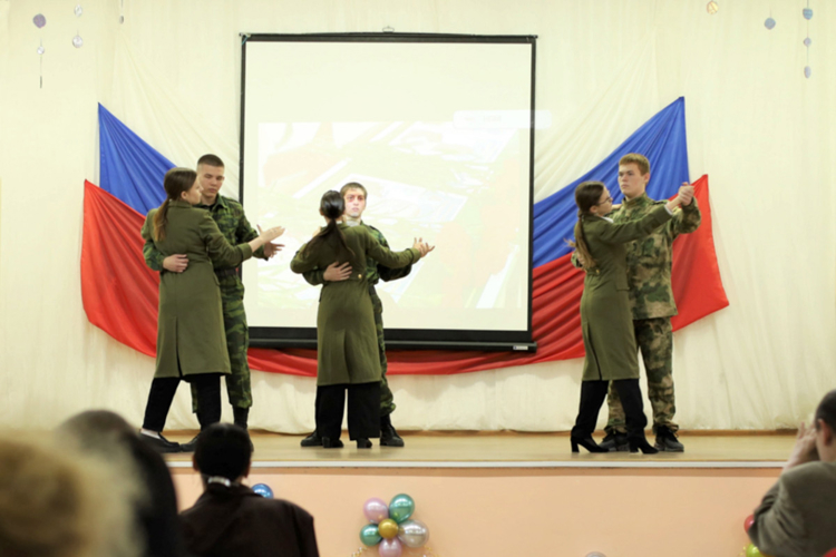 Росгвардия поздравила с юбилеями подшефные курганские школы