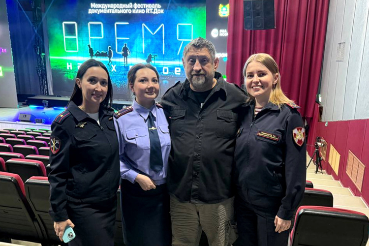 В Кургане представители Росгвардии приняли участие в Международном фестивале документального кино