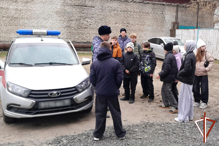 В Зауралье Росгвардия провела День открытых дверей для подшефных школьников