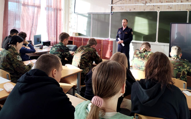 Профориентационные встречи с офицерами Росгвардии проходят в курганских школах