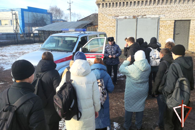 Росгвардейцы проводят патриотические мероприятия для курганской молодежи