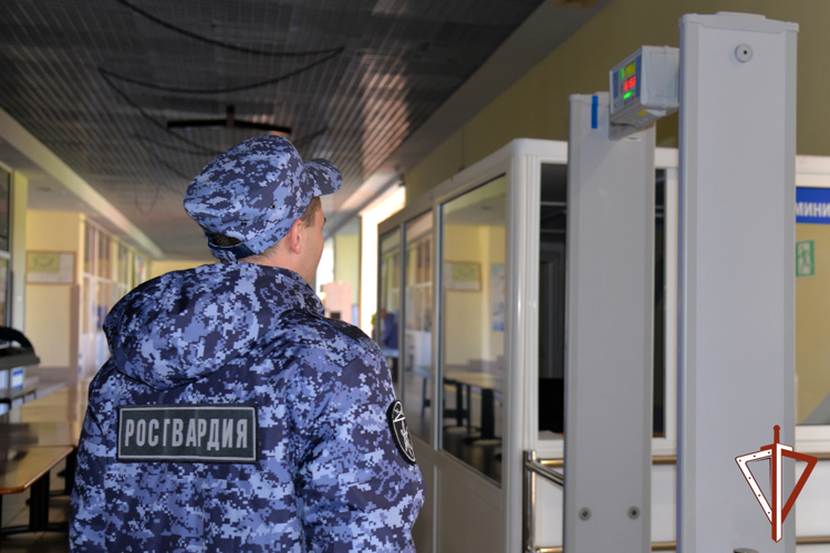 В Зауралье росгвардейцы обеспечили правопорядок на матчах ВХЛ