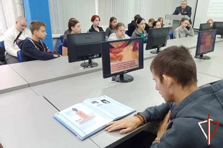 Память погибших при выполнении служебных обязанностей почтили в курганском управлении Росгвардии