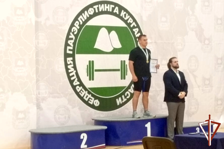 Сотрудник Росгвардии победил в чемпионате Курганской области по пауэрлифтингу