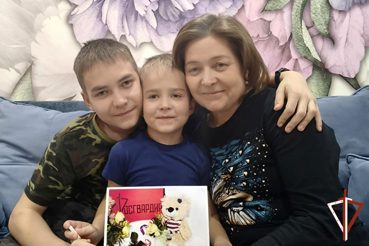 Кадеты подшефной Росгвардии курганской школы посвятили мамам стихи (видео)