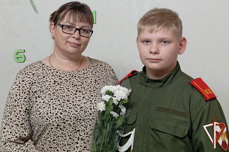 Кадеты подшефной Росгвардии курганской школы посвятили мамам стихи (видео)
