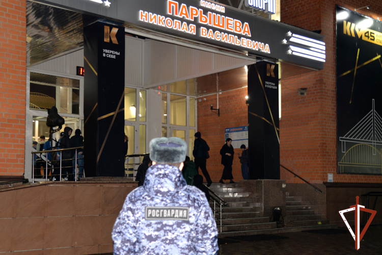 Росгвардия обеспечила правопорядок на матчах ВХЛ в Кургане