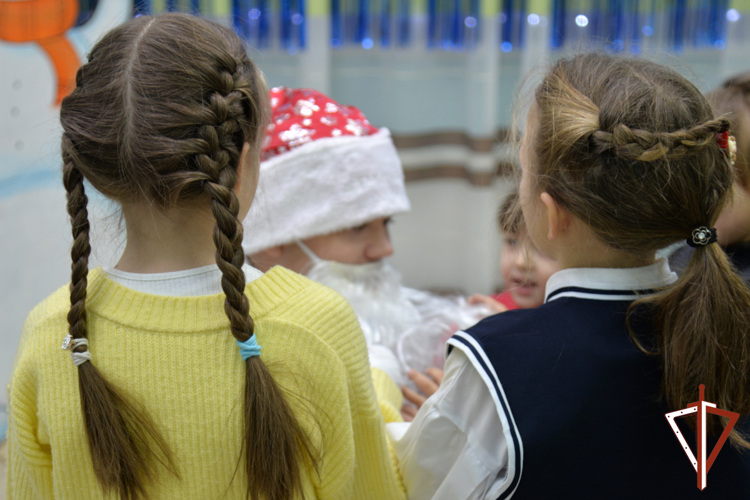 Росгвардия поздравила с Новым годом воспитанников социального центра в Кургане (видео)