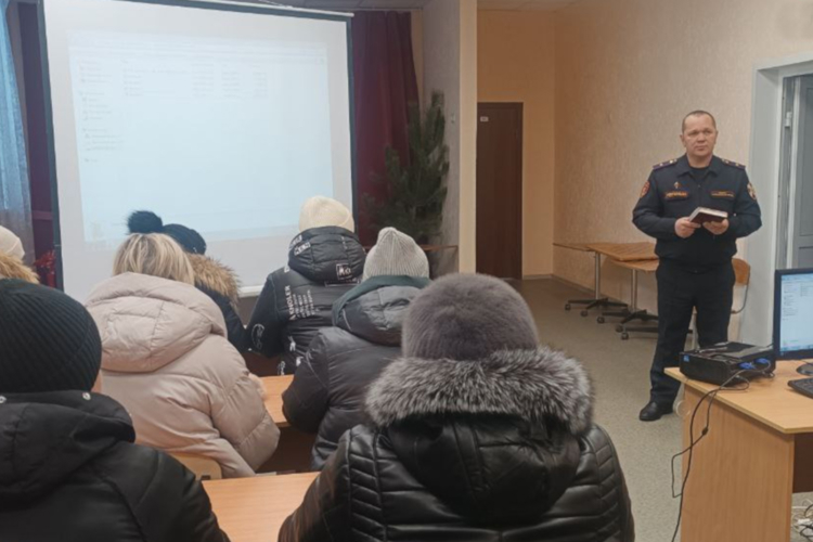 Представители Росгвардии провели тематические встречи в курганских школах