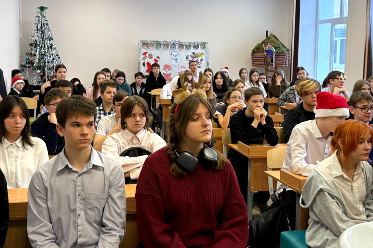 Представители Росгвардии провели тематические встречи в курганских школах