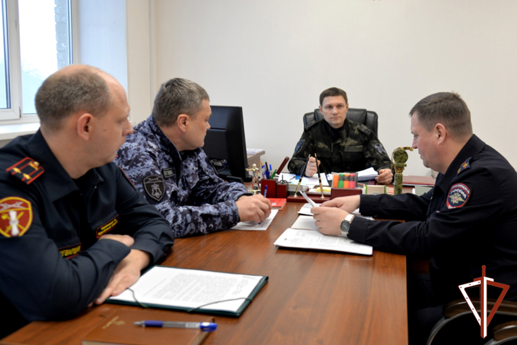 Вопросы обеспечения безопасности в период новогодних праздников обсудили в курганском управлении Росгвардии
