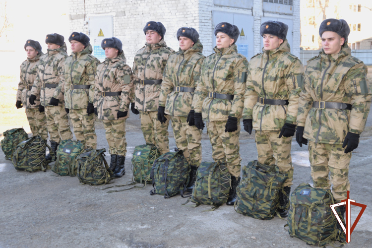 Призывники из Зауралья отправились исполнять воинский долг в подразделения Росгвардии