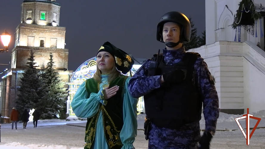Сотрудники вневедомственной охраны Росгвардии провели флешмоб, посвященный Году единства народов России (видео)