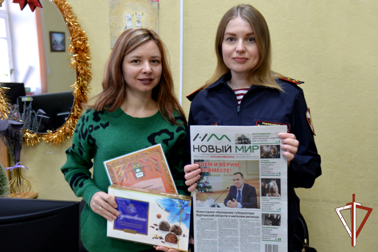 Росгвардия поздравила журналистов печатных курганских СМИ с профессиональным праздником