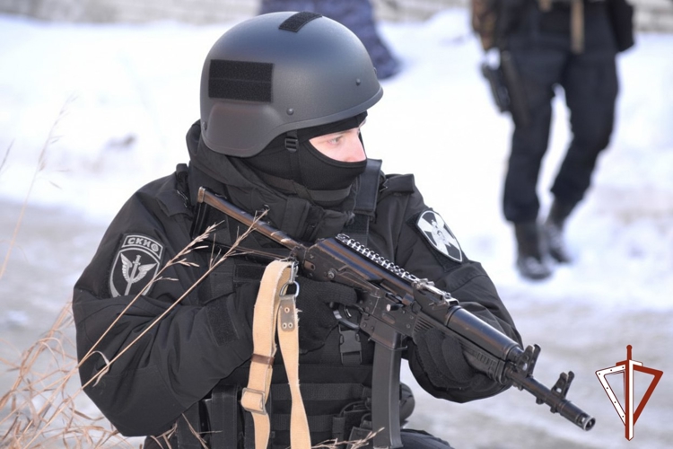 Подозреваемые в мошенничестве задержаны в Кургане при силовой поддержке ОМОН Росгвардии (видео)