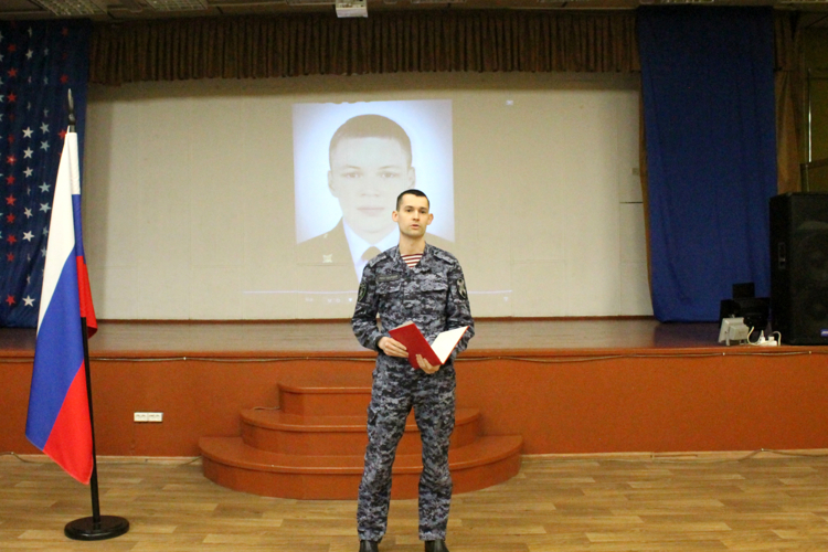 В Кургане почтили память военнослужащего войск правопорядка