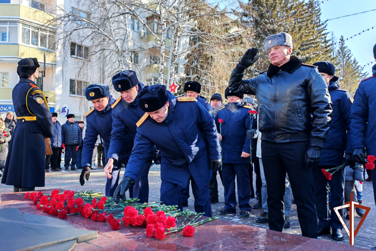 В Зауралье представители Росгвардии отдали дань памяти павшим защитникам Отечества 