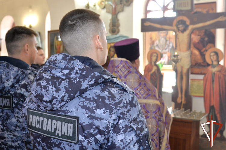 В курганском храме состоялось богослужение, посвященное Дню войск национальной гвардии