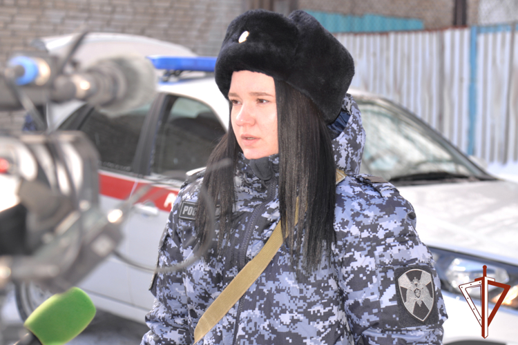 Сотрудница Росгвардии рассказала курганским журналистам о своей профессии  (видео)