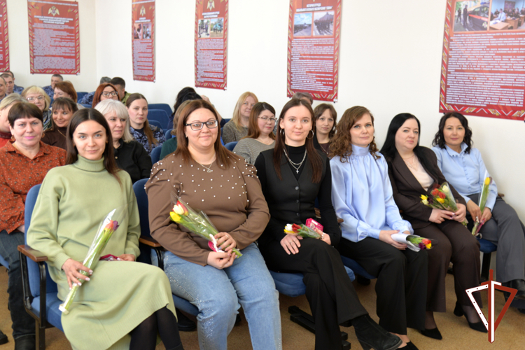 С праздником весны поздравили представительниц курганского управления Росгвардии