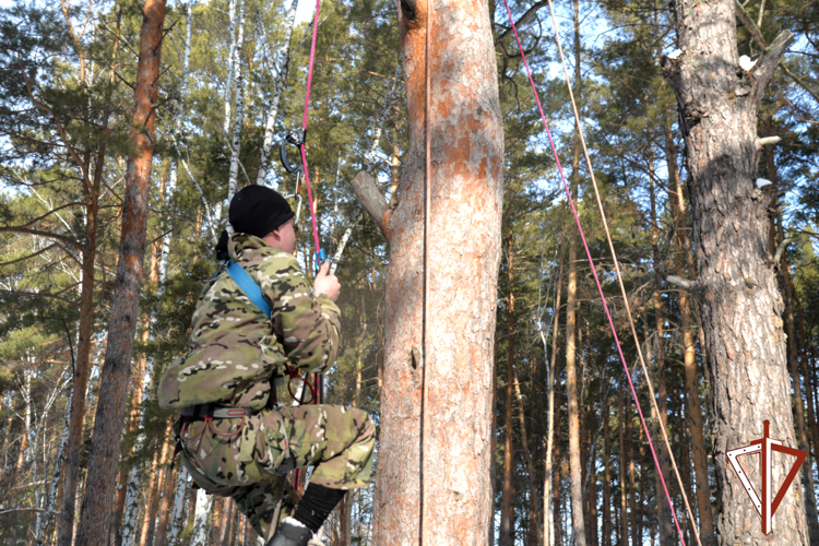 Военно-спортивные соревнования среди кадет посвятили подвигу офицеров курганского СОБР (видео)
